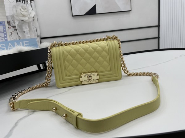 Chanel BOY Handbag 20cm - BOY035