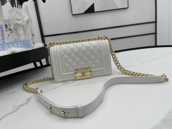 Chanel BOY Handbag 20cm - BOY041