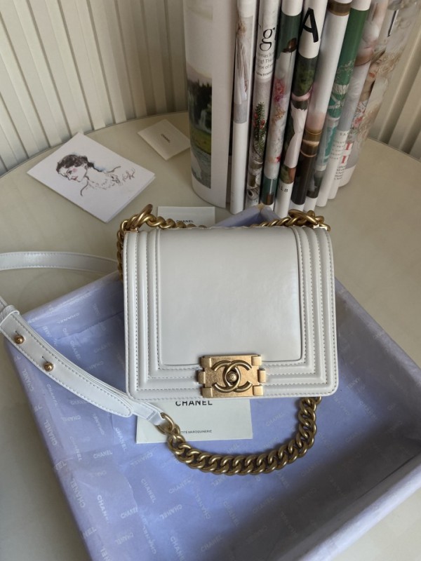 Chanel BOY Handbag 18cm - BOY047