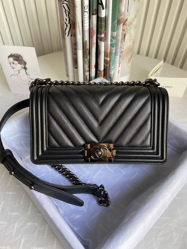 Chanel BOY Handbag 25cm - BOY084