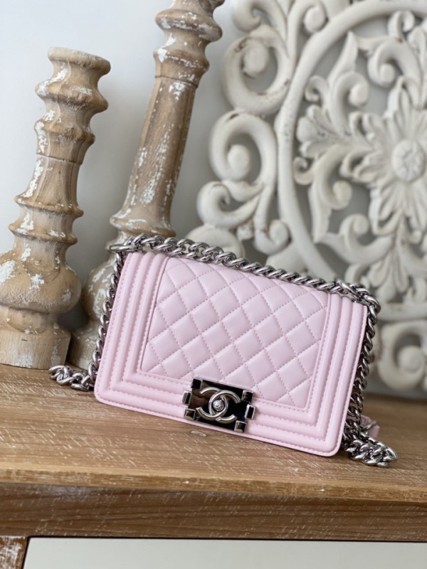 Chanel BOY Handbag 20cm - BOY142