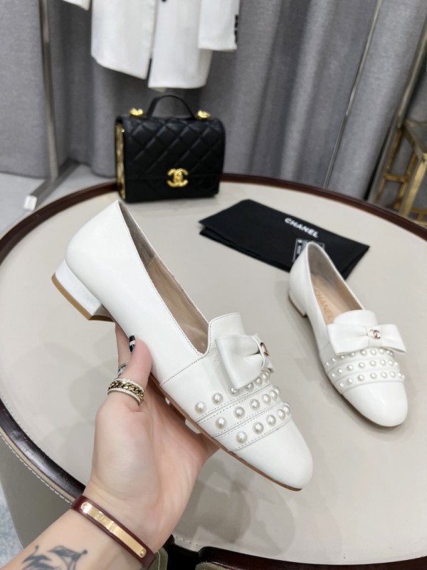 CHANEL 2022 Spring Women Loafers White CHN-183