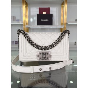 Chanel BOY Handbag 20cm - BOY135