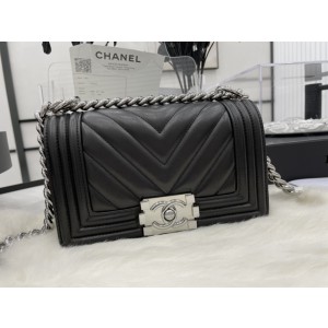 Chanel BOY Handbag 20cm - BOY204