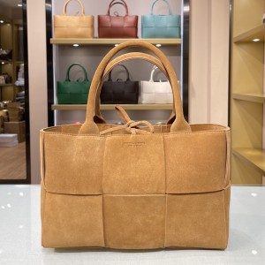 Bottega Veneta Arco Tote BV015