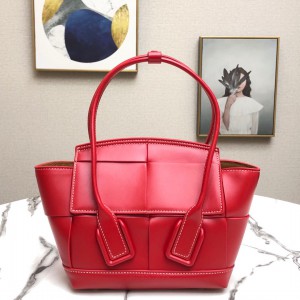 Bottega Veneta Arco Bag 2 Sizes BV081