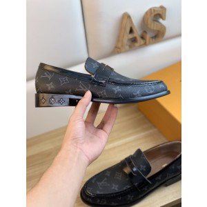 LV Men Loafers LVS-130