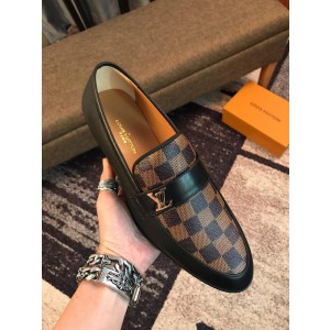 Louis Vuitton Men Loafers (LV-SH-A454)